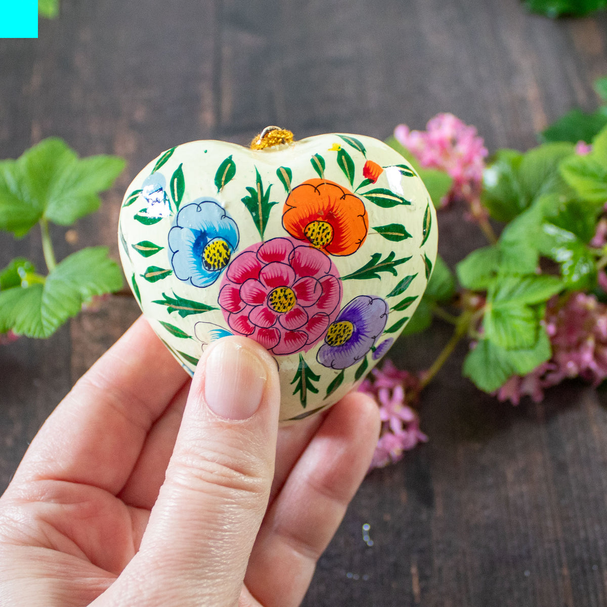 Hanging Spring Decoration - Painted Heart - Cream Flowers