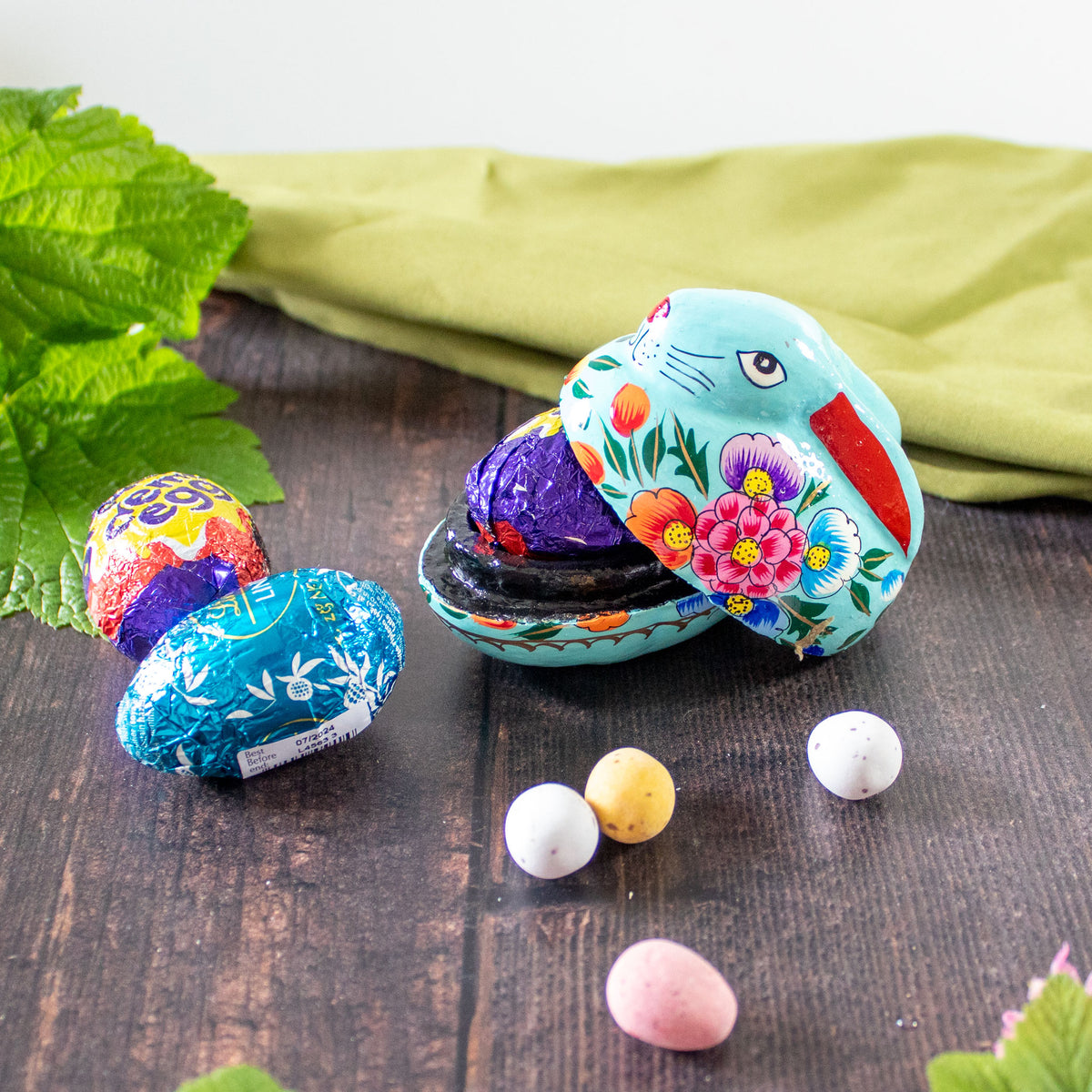 Easter Decoration - Opening Rabbit - Turquoise Flowers