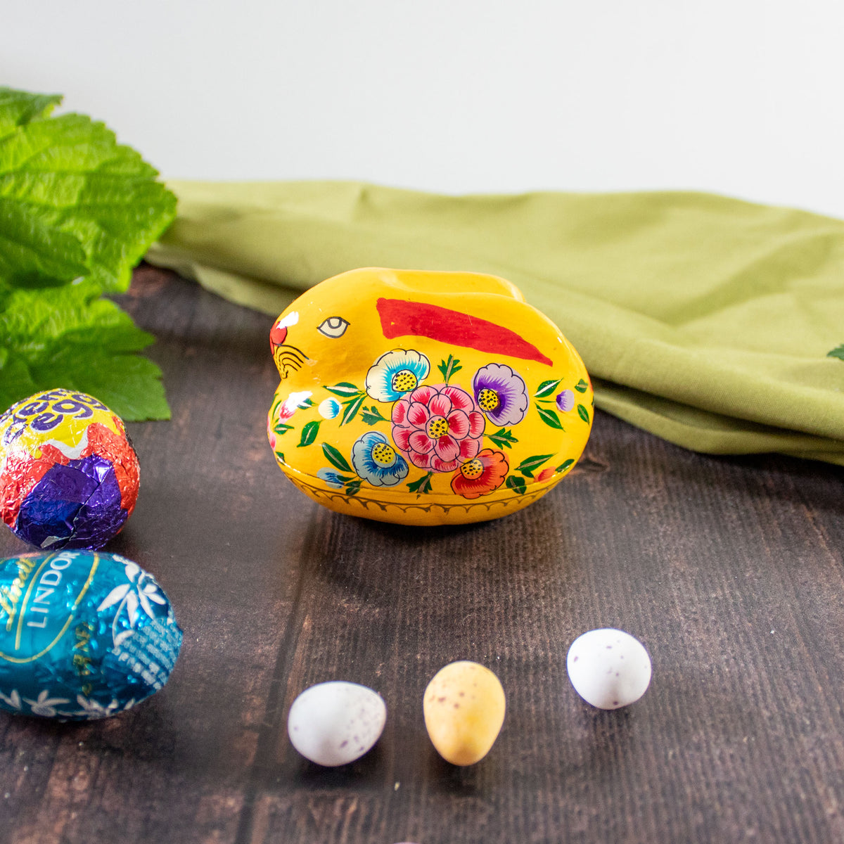 Easter Decoration - Opening Rabbit - Yellow Flowers