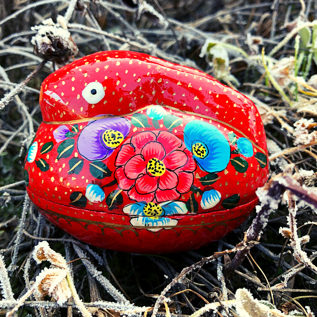 Easter Decoration - Opening Rabbit - Red Flowers